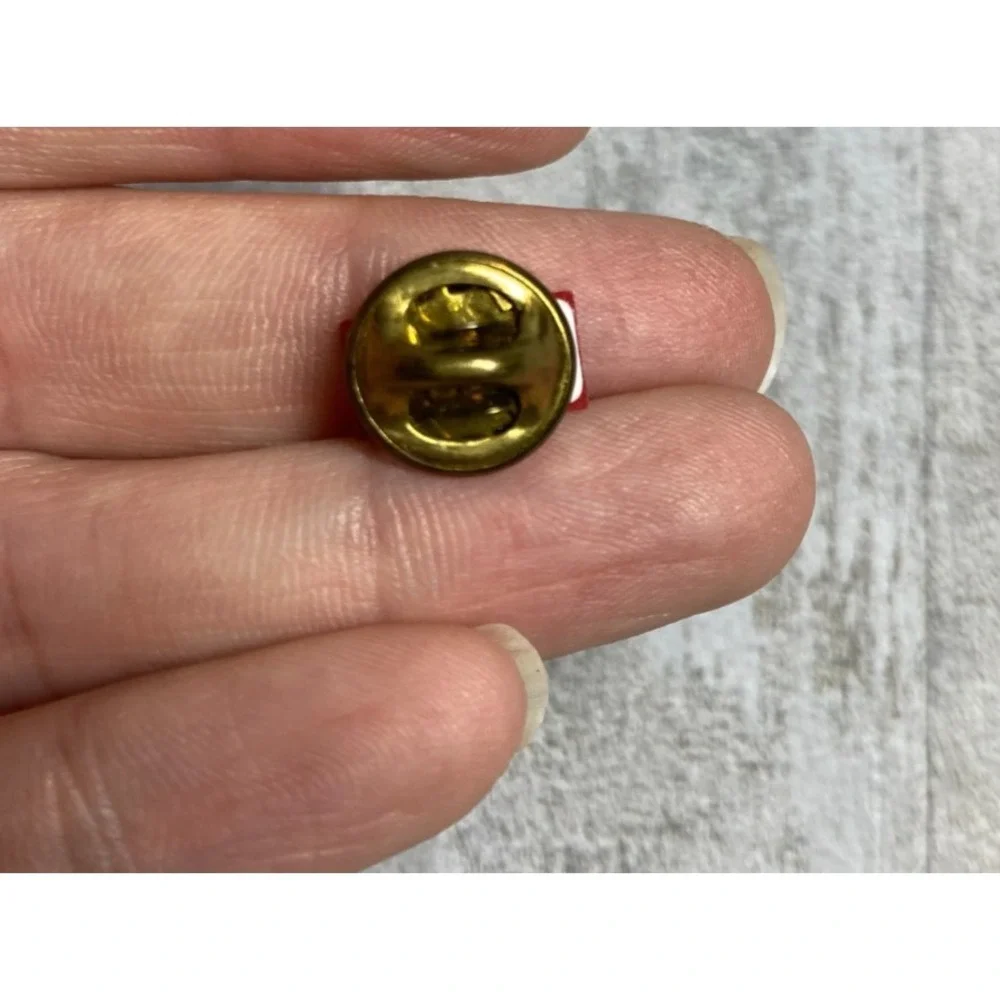 Canada Flag Lapel Pin Maple Leaf Enamel Gold Tone Tie Tack Badge Brooch Pinback